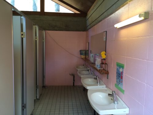 神之川キャンプ場 トイレ手洗い場