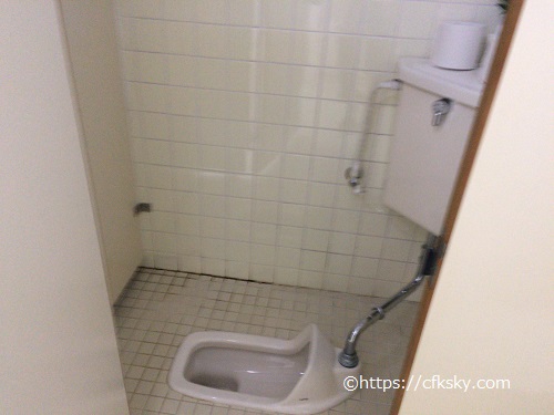 くるみ温泉キャンプ場和式のみのトイレ個室