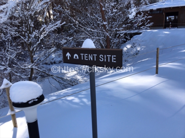 PICA Fujiyamaの雪キャンプが楽しめるテントサイト