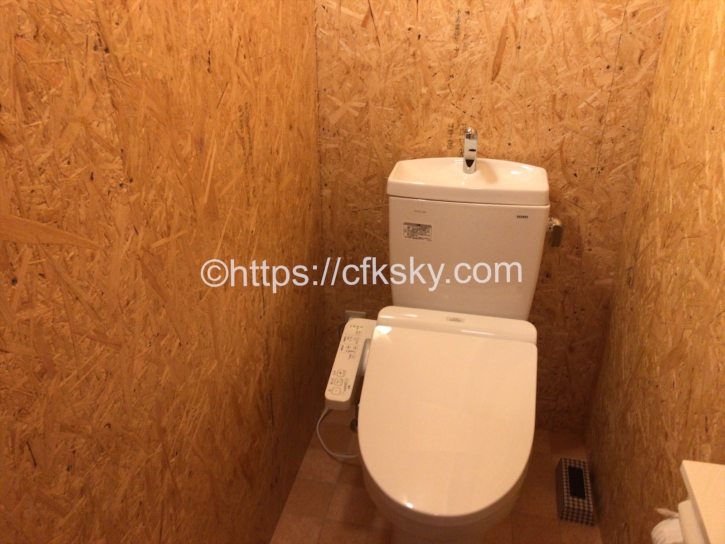 宇佐美城山公園キャンプ場のトイレ個室