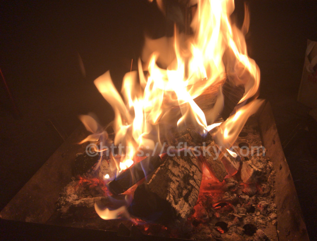 矢板市城の湯キャンプ場の冬キャンプで楽しむ焚き火